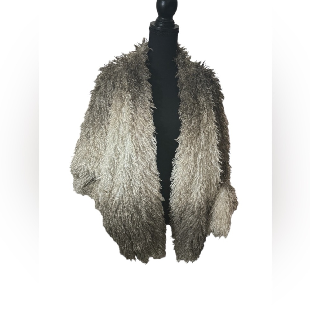 “Elegant faux fur jacket in beige and brown gradient tones, with a soft texture